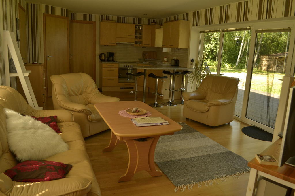 Mere Holiday House Salme Room photo